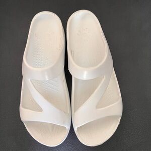 Dawgs White Slip-On Comfort Sandals